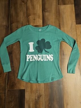 Gear For Sports Green Long-Sleeve 'I Shamrock Penguins' Graphic Tee